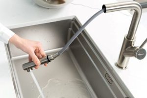 chậu konox dekor và vòi rửa bát rút dây