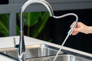 Vòi rửa bát dâu rút Curva Chrome